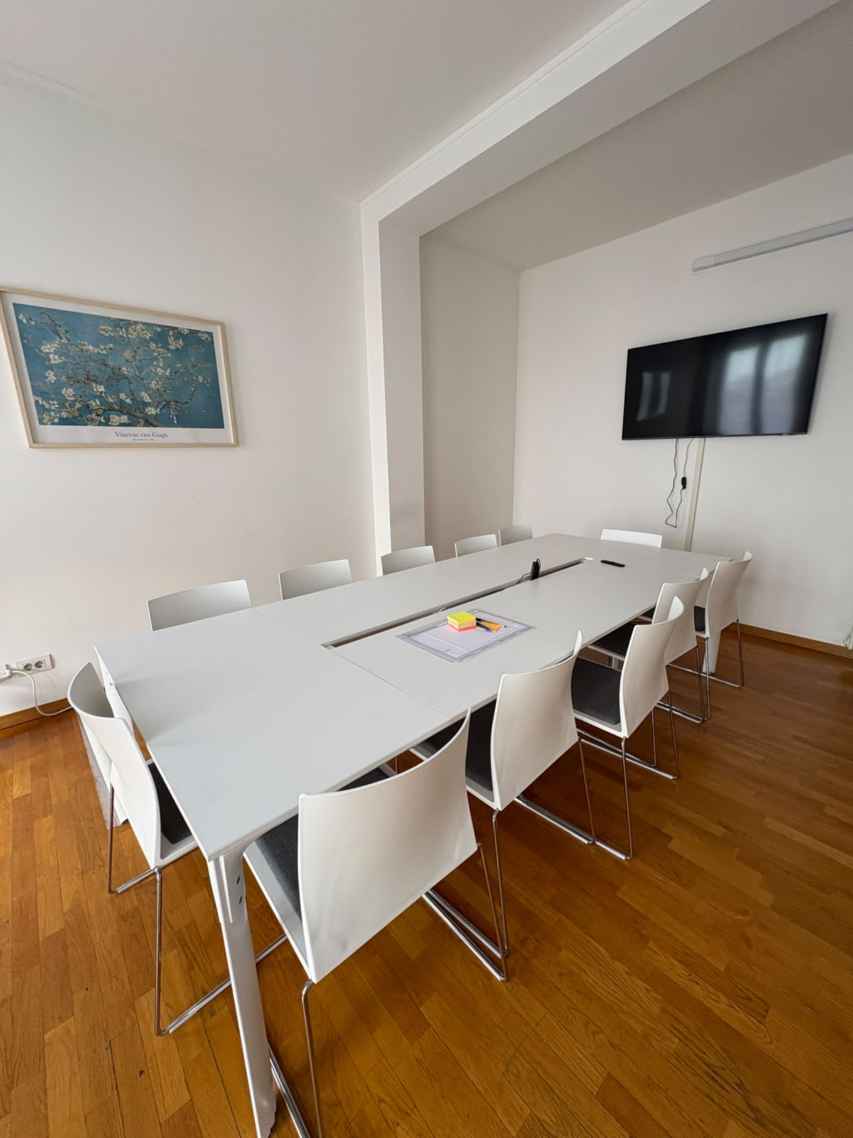 Sala 2, sala riunioni grande RDG a Milano, tavolo per 12 persone